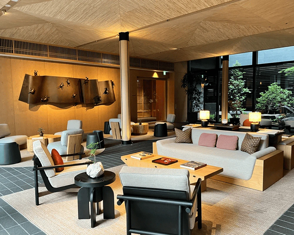 Hotel Lobby Soliede houtbank